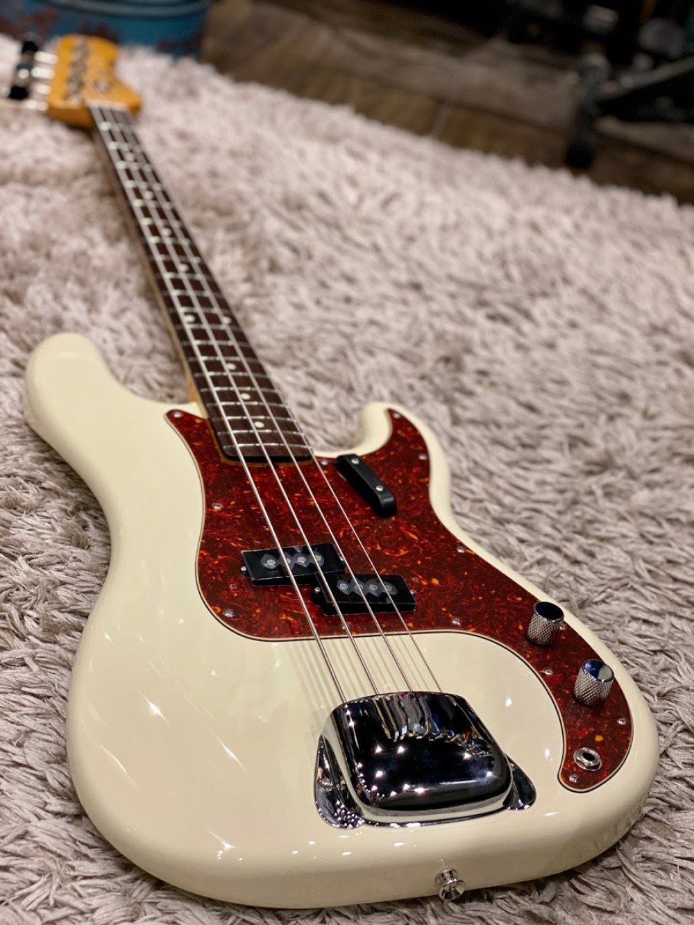Fender Japan Hama Okamoto Signature Precision Bass in Olympic 